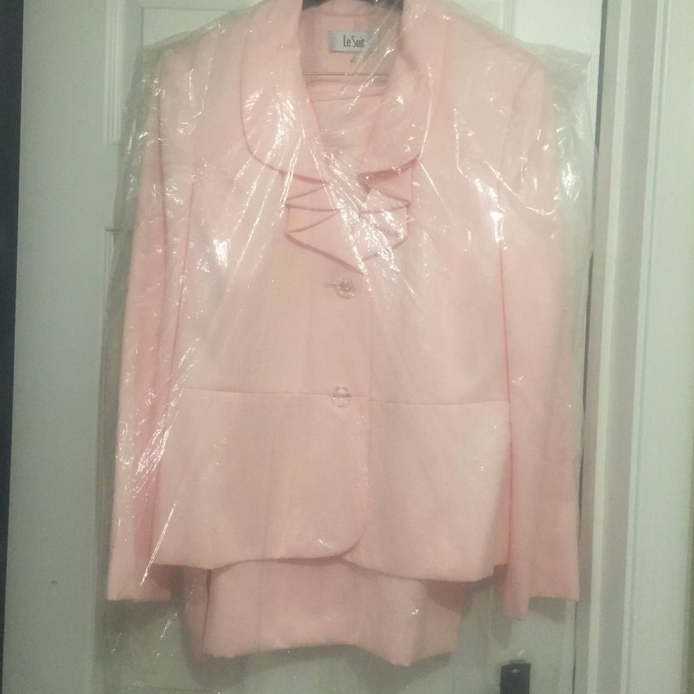 PINK SUIT -LESUIT